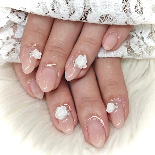 ちゅるんと大人かわいいネイル♩