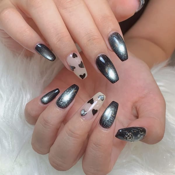 上品ブラックで魅せる女性らしさ