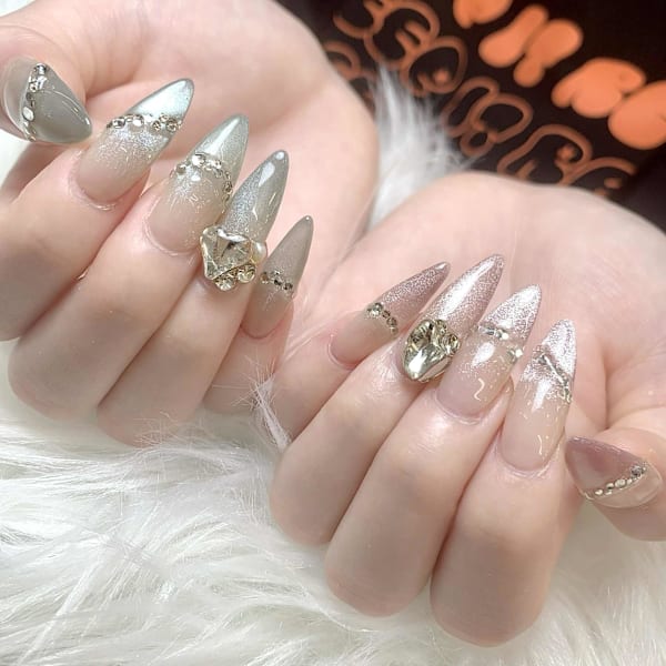 上品ベージュ×クリスタルアート