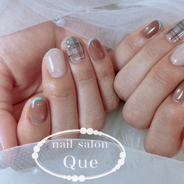 チョコミントカラーのチェック柄|ネイルサロンQUE