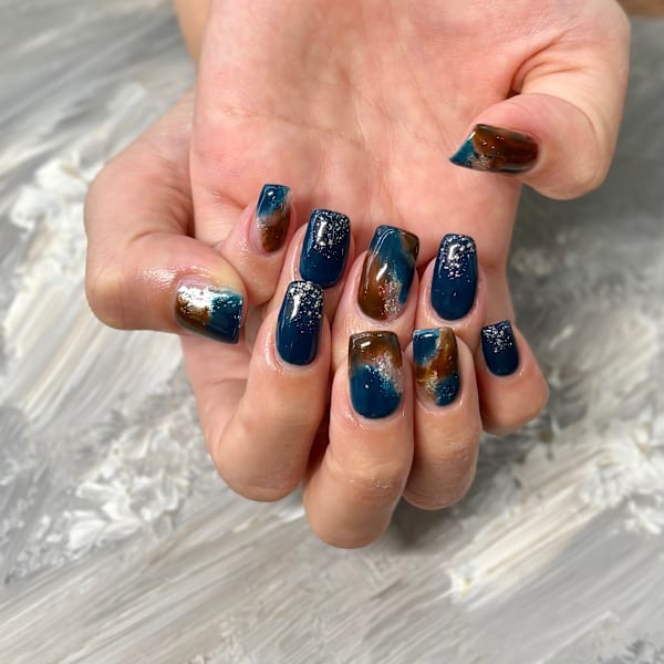 2色マーブルとワンカラーのネイル（金箔or銀箔、ラメ入り）|FELICITA