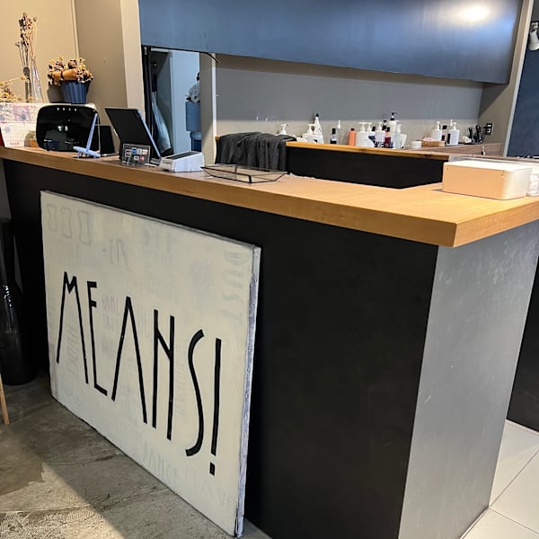 派手髪・ハイトーンカラー・デザインカラー・ブリーチ専門美容室