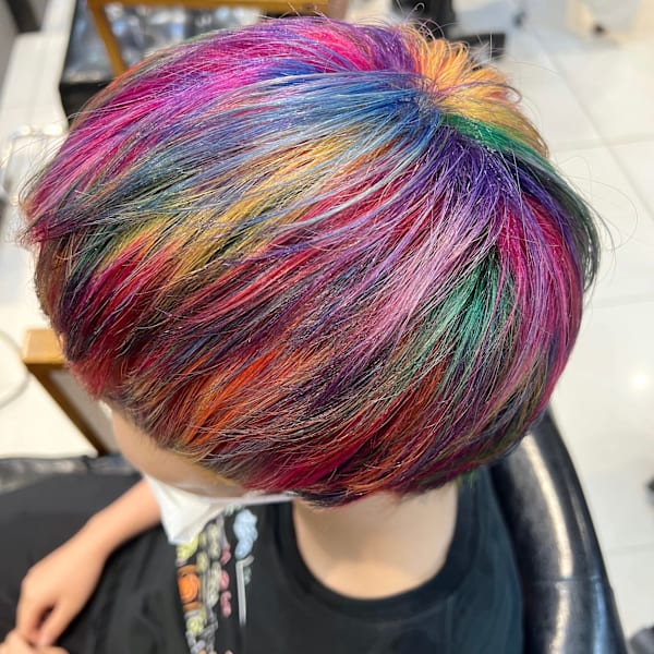 派手髪・ハイトーンカラー・デザインカラー・ブリーチ専門美容室
