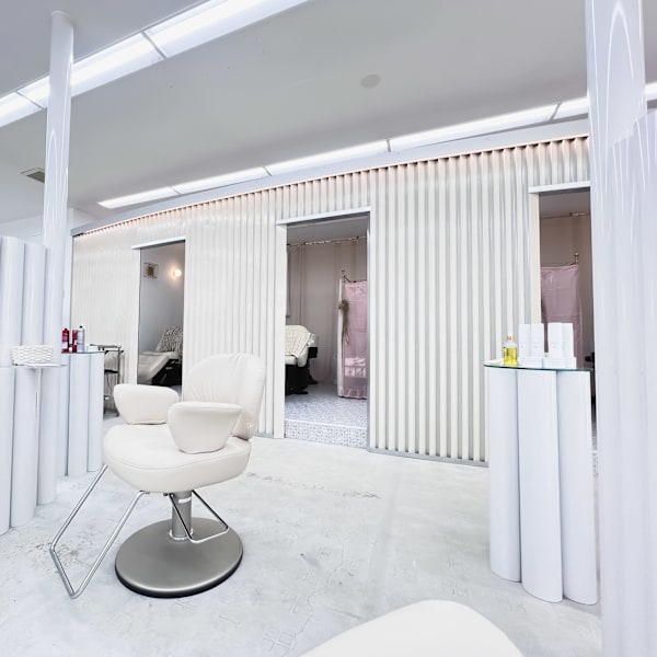 ブリーチダブルカラー×白髪ぼかしハイライト韓国ヘアサロンHair&Make YUIMARL 岡山店