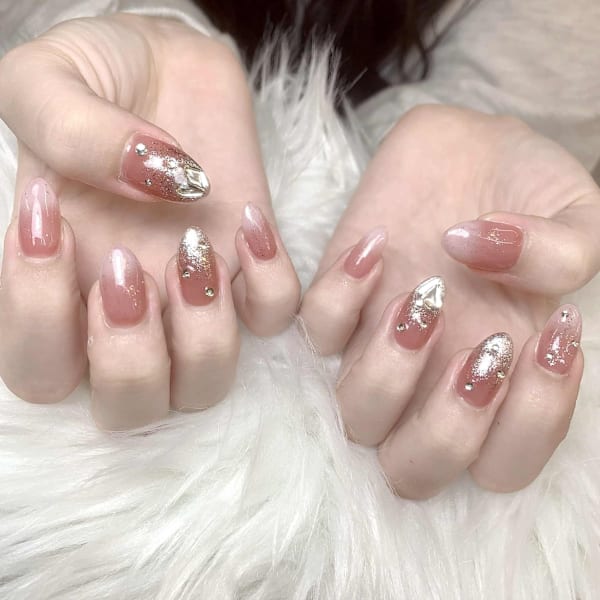 きらめくピンク×ハートパーツで大人可愛く