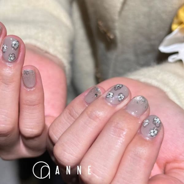 お花ニュアンスネイル|ANNE 梅田 GRACE店【アンネ】