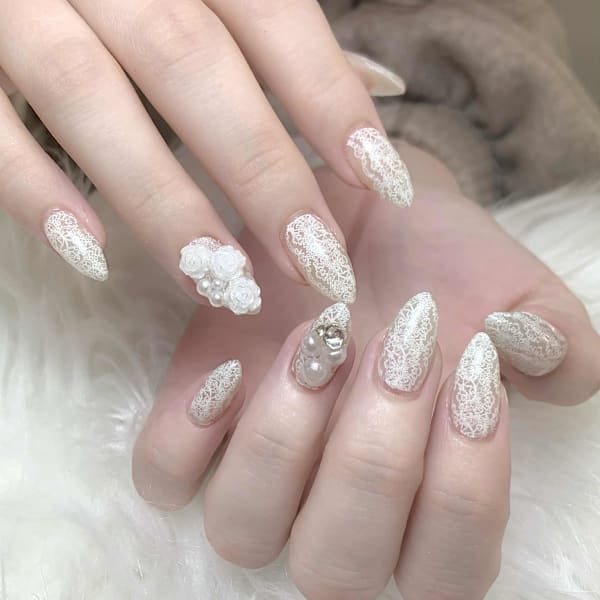 繊細なレース×パールが輝くブライダルネイル