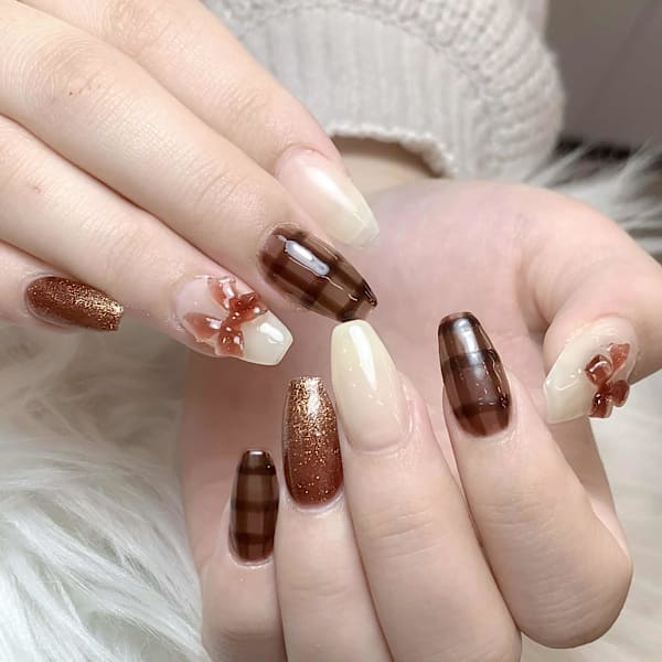 ブラウンチェック×リボンで叶える秋の甘めネイル