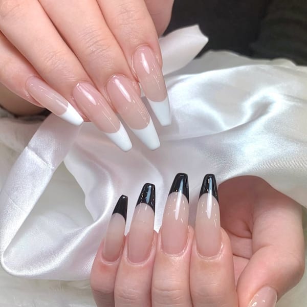 上品で洗練されたロングフレンチネイル|Hiyu Beauty