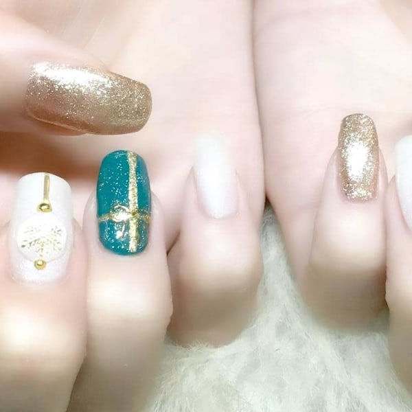 クリスマスネイルデザイン|自爪を削らないパラジェル導入店〔ファッシーナ〕