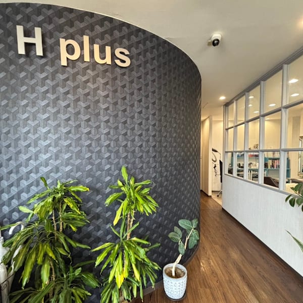 hair salon & cafe H plus