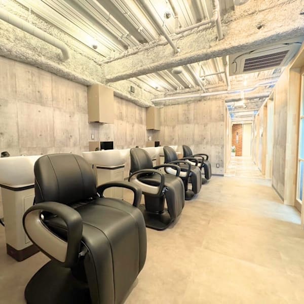 ARiA by ECLART新宿南口店