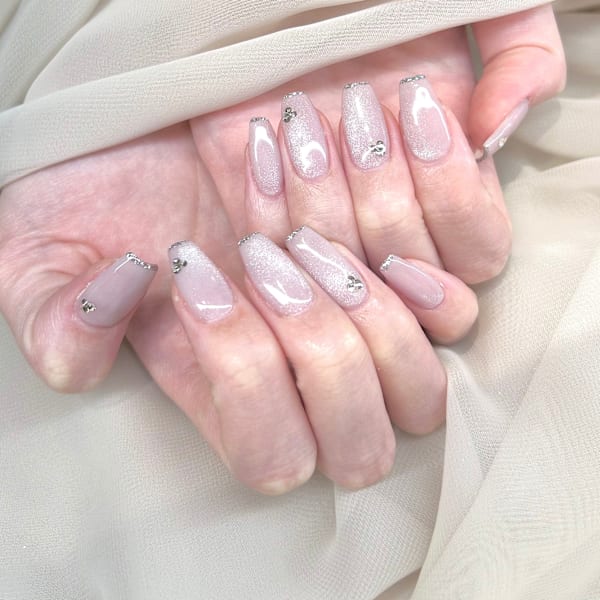 キラキラ白マグネットネイル|Richer表参道 ネイル