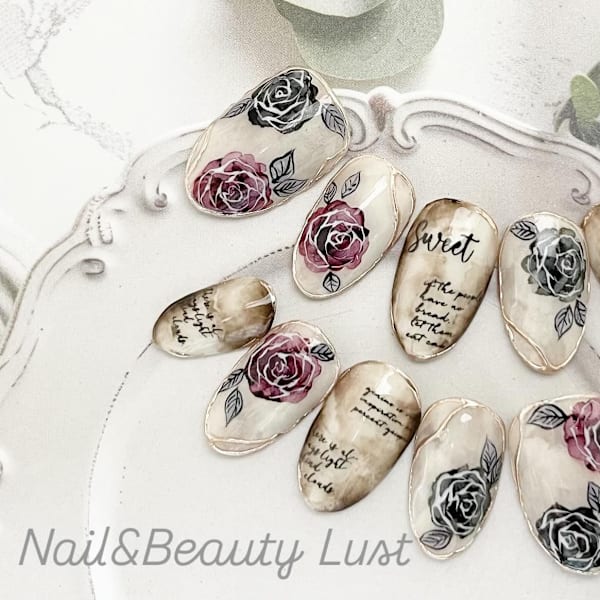 儚さを閉じ込めた、ヴィンテージローズデザイン