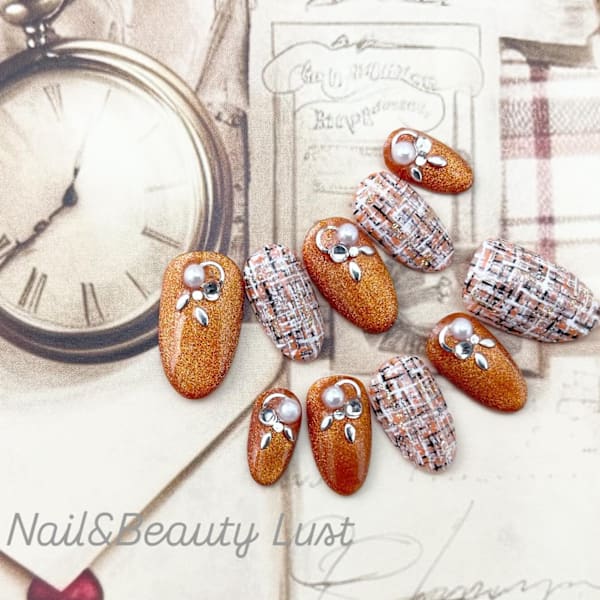 季節を楽しむ、大人のツイードネイル。