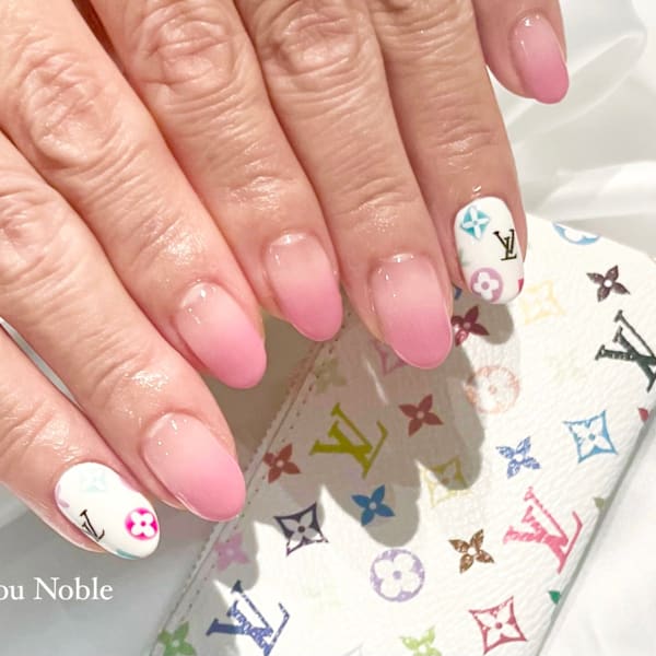 グラデーション×ブランドデザイン