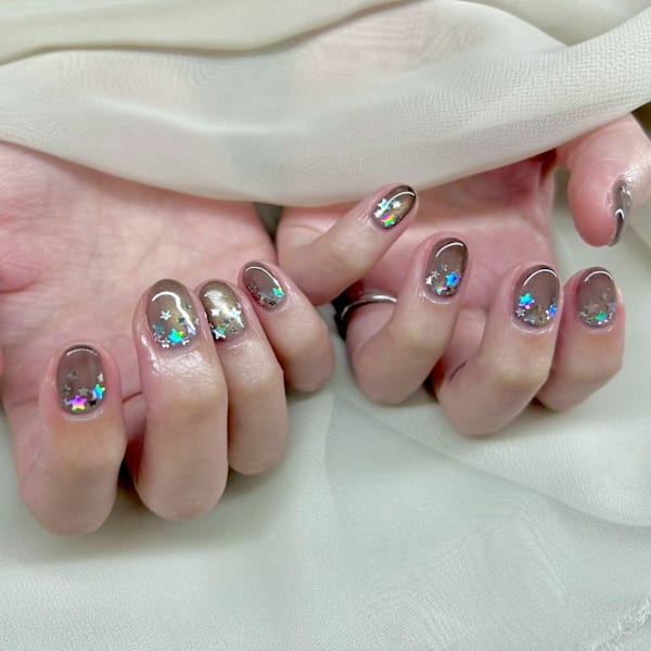 ブラウン×星きらめきネイル