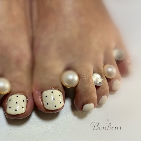 オフホワイトネイル