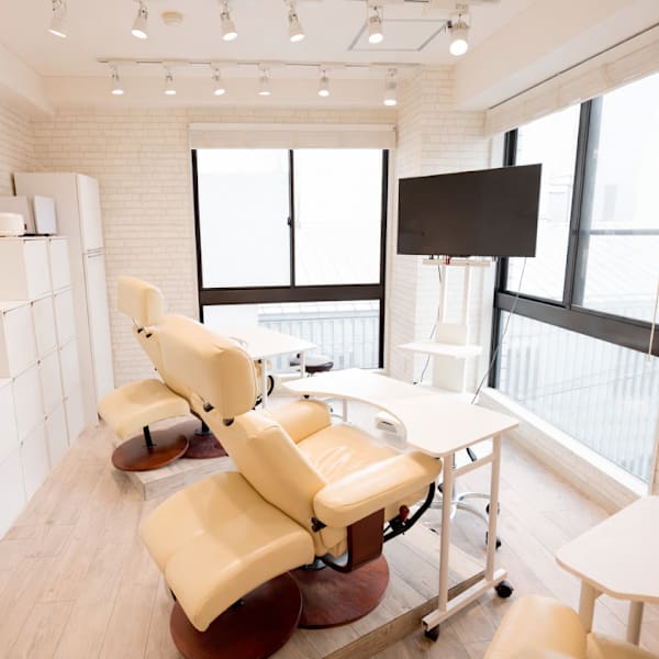 Nail Salon Blanl'or 三軒茶屋店【ネイルサロン ブランロール】