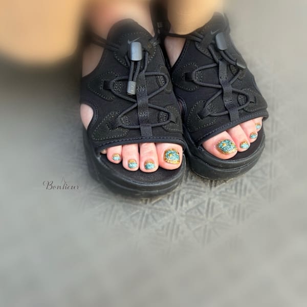 囲みフットネイル