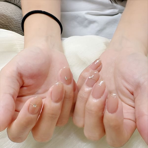 シアーピンク×華奢ビジューネイル