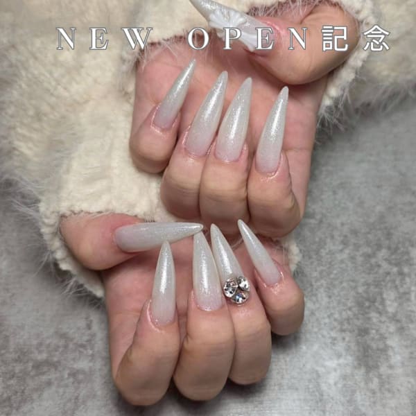 ミルキーホワイトのロンググラデーション