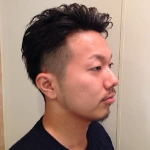 ツーブロックアシメで男らしく 銀座マツナガ 新宿パークタワー店 ギンザマツナガ のヘアスタイル 美容院 美容室を予約するなら楽天ビューティ