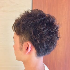 ツーブロックピンパーマアレンジ B Market ビーマーケット のヘアスタイル 美容院 美容室を予約するなら楽天ビューティ