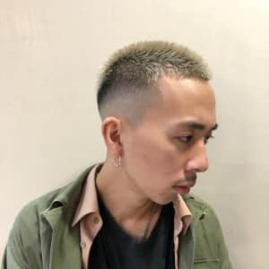 メンズのオススメ順 カット ボウズ グラデーションカラーの髪型 ヘアスタイル 楽天ビューティ