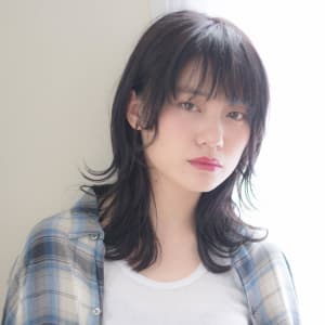 Abiquiu 大人かわいい黒髪耳かけマッシュウルフ Abiquiu 表参道店 アビキューオモテサンドウテン のヘアスタイル 美容院 美容室を予約するなら楽天ビューティ
