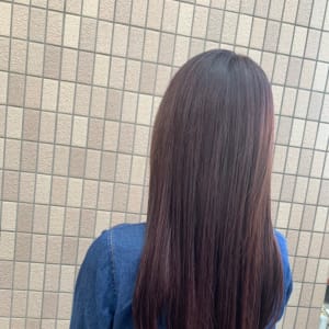 暗髪 ローライト ハイライトにワンポイとでバイオレットを Hair And Make Gratiae ヘアアンドメイクグラチア のヘアスタイル 美容院 美容室を予約するなら楽天ビューティ