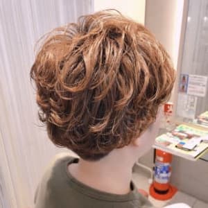 くるくるアニーパーマ Emu International 春日部本店 エムインターナショナル のヘアスタイル 美容院 美容室を予約するなら楽天ビューティ