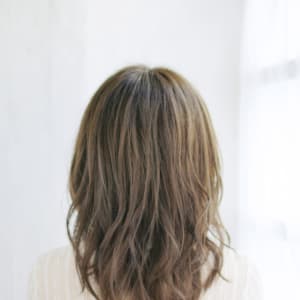オススメ順 フェミニン レイヤー アッシュ ブラウン セミロングの髪型 ヘアスタイル 楽天ビューティ