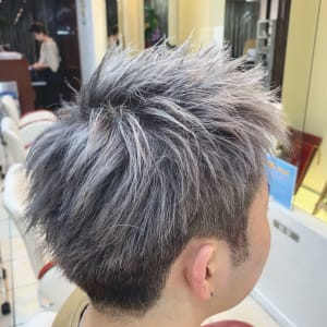 Qualis シルバーアッシュ メンズ Qualis 上板橋店 クオリスカミイタバシテン のヘアスタイル 美容院 美容室を予約するなら楽天ビューティ