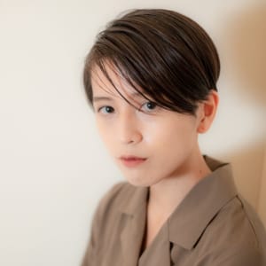 前髪長めのコンパクトショートスタイル Beautrium 福岡 ビュートリアム のヘアスタイル 美容院 美容室を予約するなら楽天ビューティ