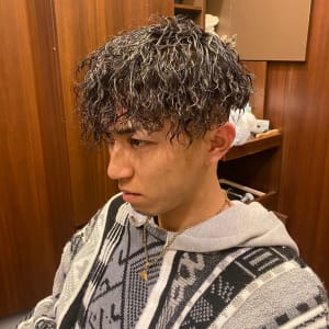 メンズのオススメ順 パーマ ストリート グラデーションの髪型 ヘアスタイル 楽天ビューティ