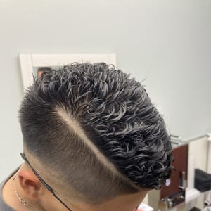 メンズのオススメ順 パーマ 外国人風 モヒカンの髪型 ヘアスタイル 楽天ビューティ