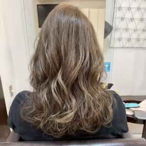 カラーリング・白髪染め aloha style ローライトだけで白髪活かし 頭皮に負担ないカラー｜stair:case｜美容