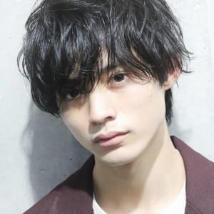 メンズゆるめスパイラルパーマ ニュアンスマッシュ Guzzle 原宿店 ガズル のヘアスタイル 美容院 美容室を予約するなら楽天ビューティ