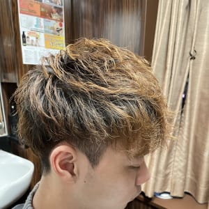 メンズのオススメ順 ツーブロック イエロー オレンジ ミディアムの髪型 ヘアスタイル 楽天ビューティ