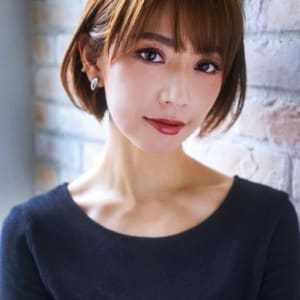 石田ゆり子さん風 大人かわいい40代のクセ毛風ショートボブ Bonny Couture 髪質改善 40代大人ボブ ボニークチュール のヘアスタイル 美容院 美容室を予約するなら楽天ビューティ