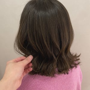 One 自由が丘 根本暗めのグラデーションカラー One アンド ワン のヘアスタイル 美容院 美容室を予約するなら楽天ビューティ