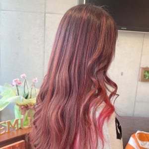 ハイライトが映えるピンクカラー | EMU international 春日部本店(エムインターナショナル)のヘアスタイル |  美容院・美容室を予約するなら楽天ビューティ
