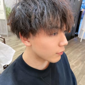 メンズパーマ ツイストパーマ ゆるめ Flag Hair 西通り店 フラッグ ヘアー ニシドオリテン のヘアスタイル 美容院 美容室を予約するなら楽天ビューティ