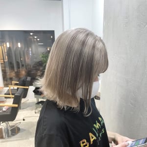 ホワイトベージュ☆ローライトデザイン | Le'a(レア)のヘアスタイル