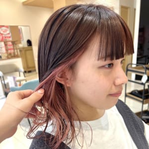 サナ》インナーカラーピンク×切りっぱなしボブ | SEAbySTYLE(シーバイ