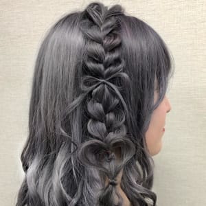 編みたらしアレンジヘア | Fave(フェイブ)のヘアスタイル | 美容院
