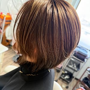輝髪（きらがみ）ザクロペインターでブラウン系に染める | 美容室