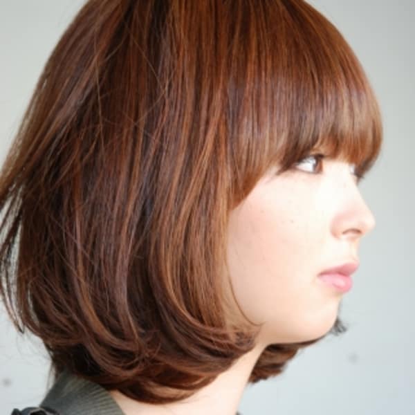 重さと軽さが融合した大人の正統派シンプルボブ