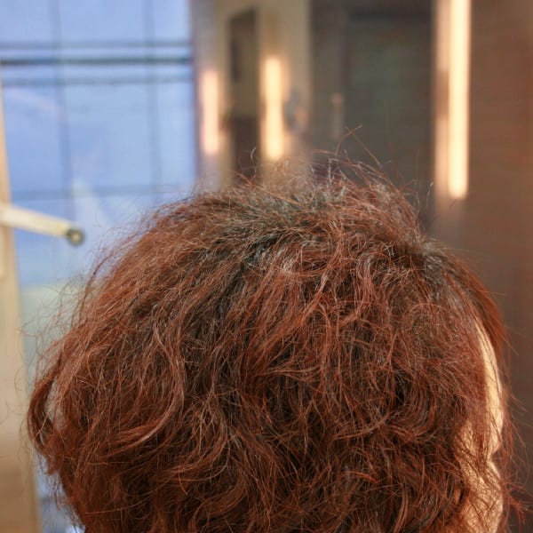 広がって納まらない髪を・・・・・・